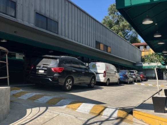 CONSULTORIO U OFICINA DE 10M2 DENTRO DE UNA PLAZA SOBRE AVDA. TOLUCA