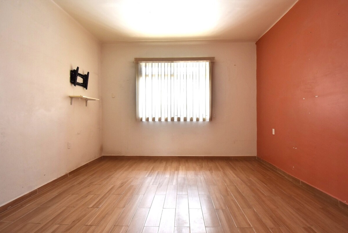 ¡¡OPORTUNIDAD!! RESIDENCIA DE UNA PLANTA CON DEPARTAMENTO INDEPENDIENTE Y GRAN JARDÍN