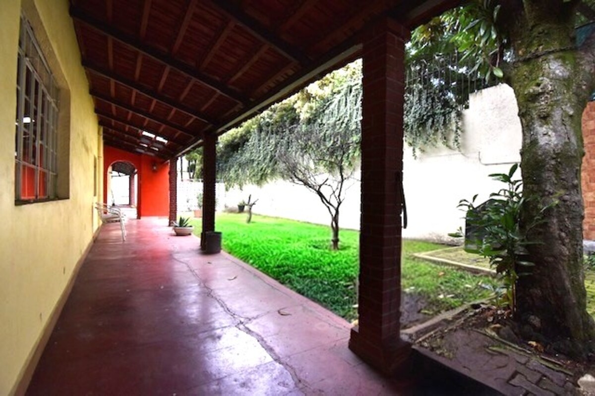 ¡¡OPORTUNIDAD!! RESIDENCIA DE UNA PLANTA CON DEPARTAMENTO INDEPENDIENTE Y GRAN JARDÍN