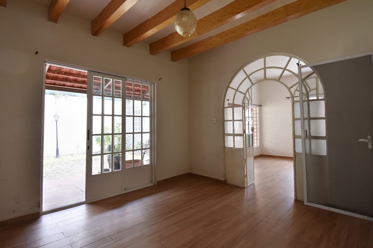 ¡¡OPORTUNIDAD!! RESIDENCIA DE UNA PLANTA CON DEPARTAMENTO INDEPENDIENTE Y GRAN JARDÍN