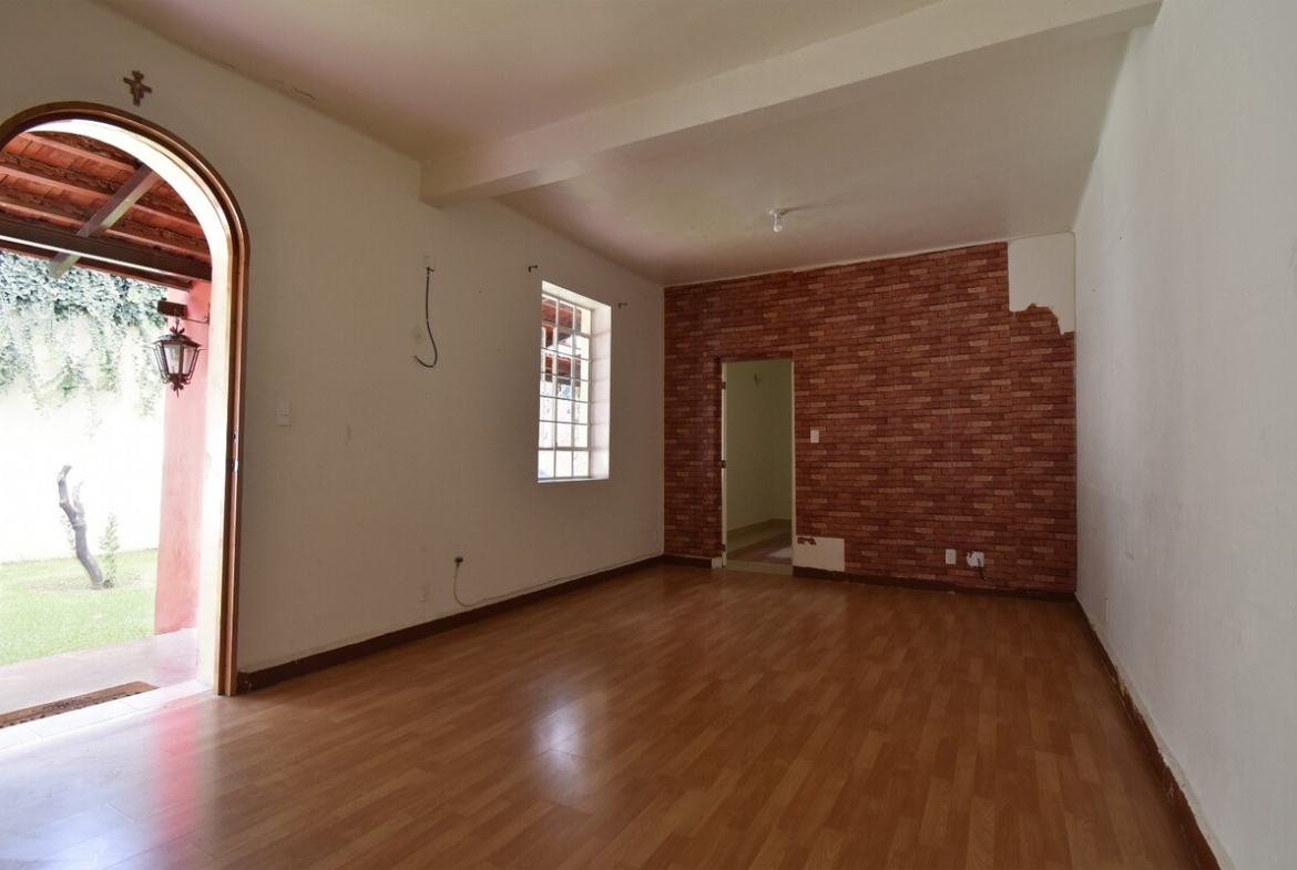 ¡¡OPORTUNIDAD!! RESIDENCIA DE UNA PLANTA CON DEPARTAMENTO INDEPENDIENTE Y GRAN JARDÍN