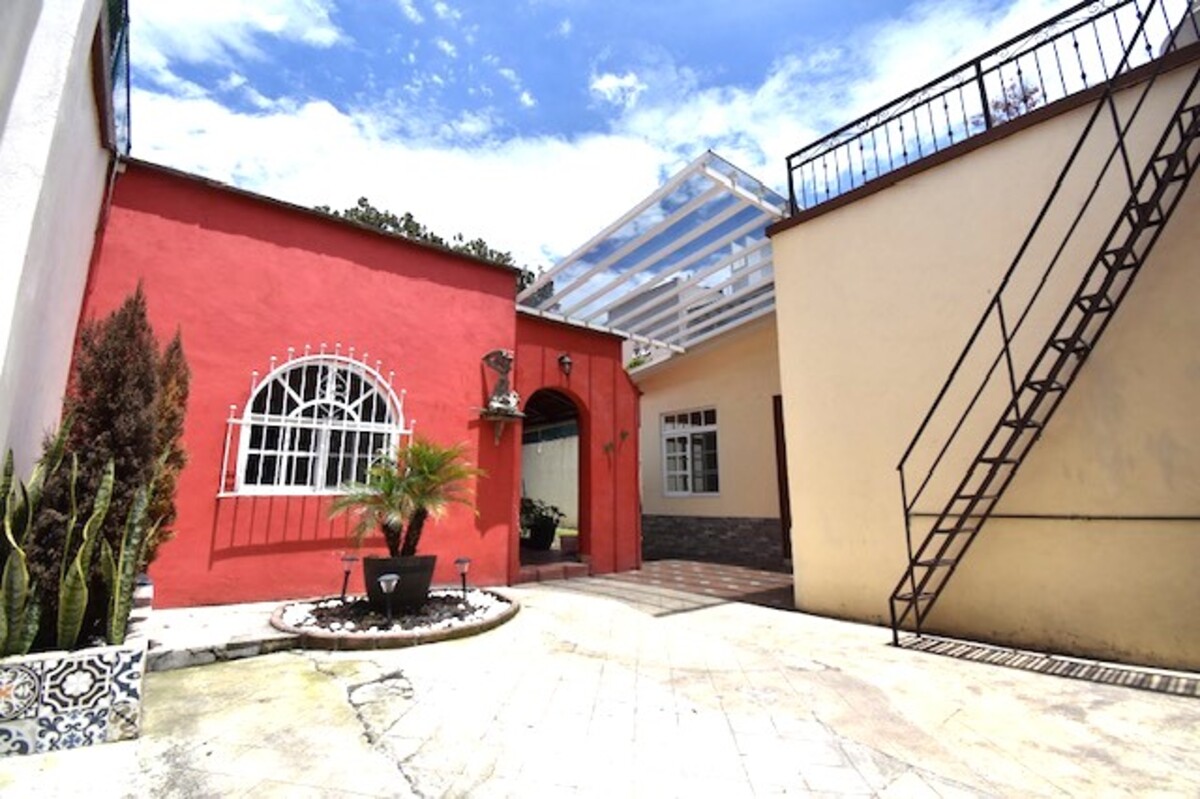 ¡¡OPORTUNIDAD!! RESIDENCIA DE UNA PLANTA CON DEPARTAMENTO INDEPENDIENTE Y GRAN JARDÍN