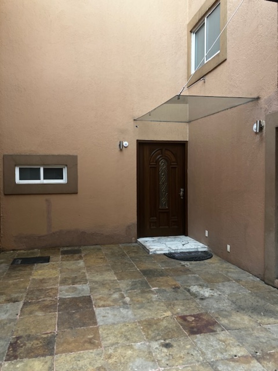 PRECIOSA CASA EN CONDOMINIO CON ACABADOS DE LUJO