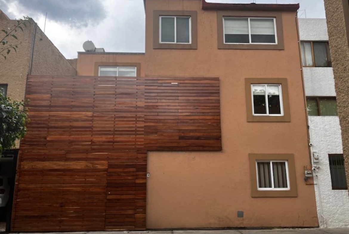 PRECIOSA CASA EN CONDOMINIO CON ACABADOS DE LUJO