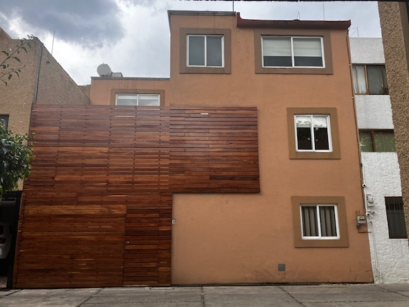 PRECIOSA CASA EN CONDOMINIO CON ACABADOS DE LUJO