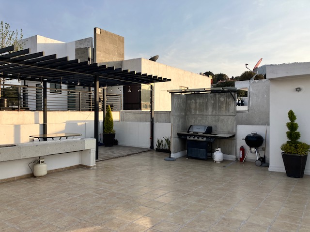 AMPLIO, ILUMINADO Y MODERNO DEPARTAMENTO CON PRECIOSAS VISTAS